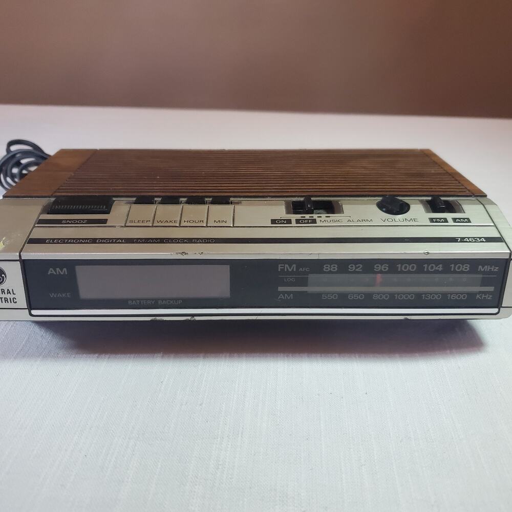 General Electric Alarm Clock Model 7-46308